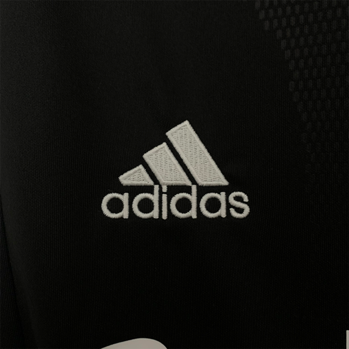 Real Madrid 2001/02 Away Jersey – Retro Version - Image 2
