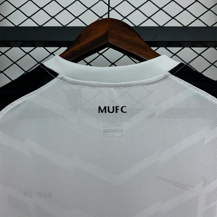 Manchester United 2010/11 Away Jersey – Retro Version - Image 3