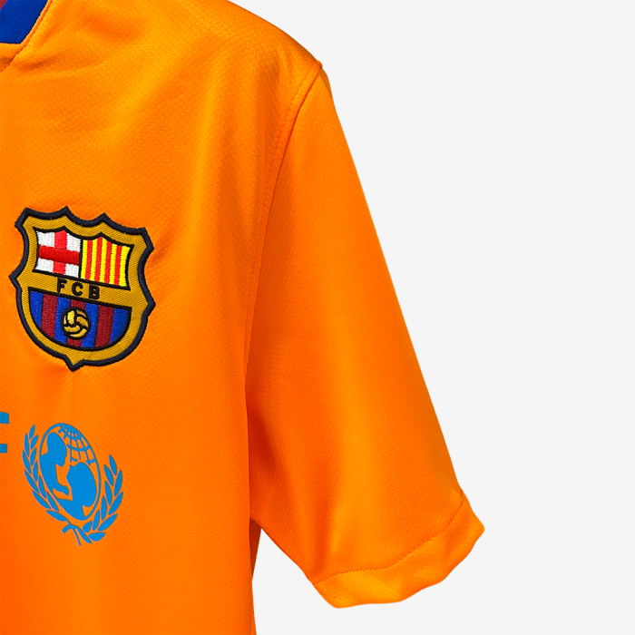 Barcelona 2006/07 Away Jersey – Retro Version - Image 4