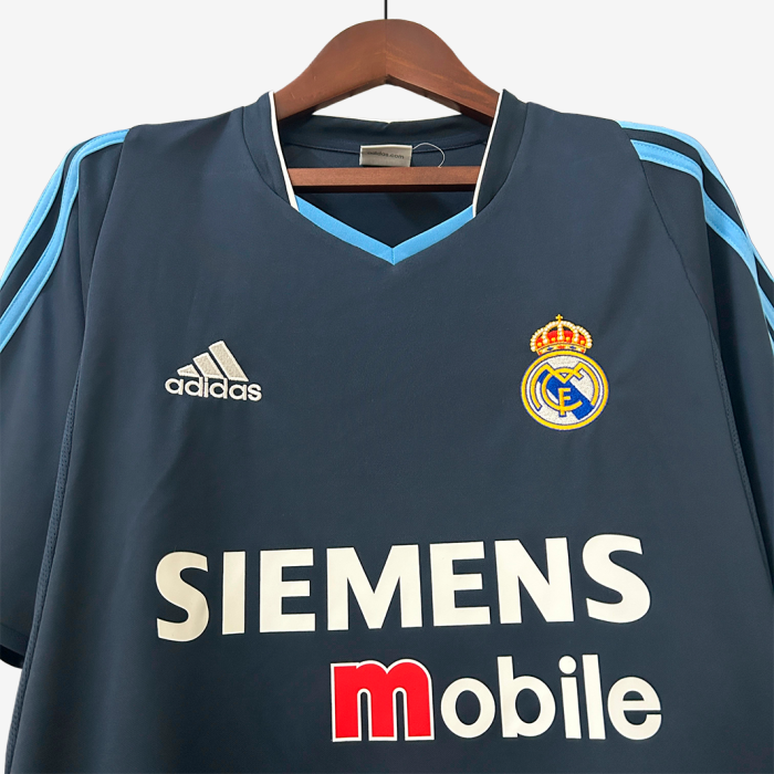 Real Madrid 2003/04 Away Jersey – Retro Version - Image 4