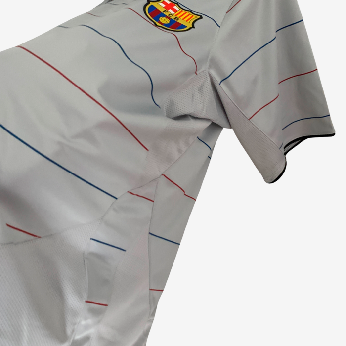 Barcelona 2003/04 Away Jersey – Retro Version - Image 4