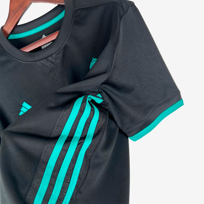 Real Madrid 2017/18 Away Jersey – Retro Version - Image 4