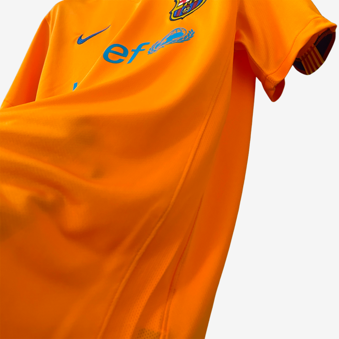 Barcelona 2006/07 Away Jersey – Retro Version - Image 5