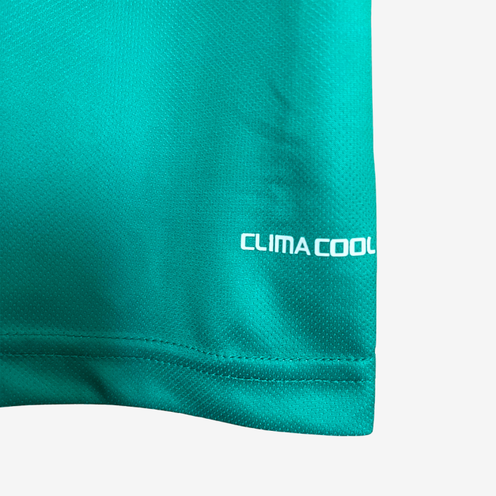 Spain 2010 Goalkeeper Jersey – Retro Version - Image 5