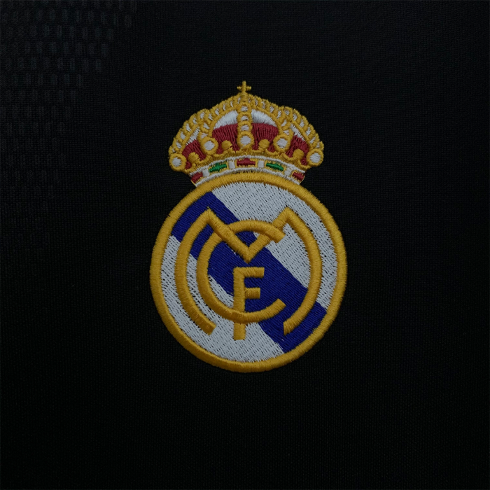 Real Madrid 2001/02 Away Jersey – Retro Version - Image 8