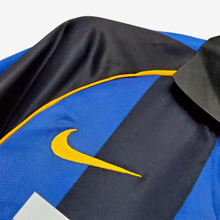 Inter Milan 2001/02 Home Jersey - Retro Version - Image 4