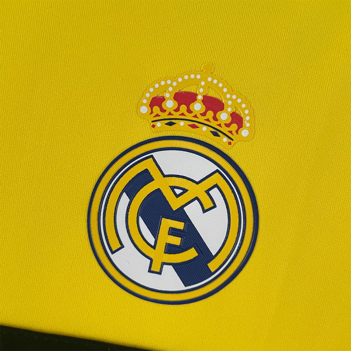 Real Madrid 2011/12 Goalkeeper Jersey – Retro Version - Image 2