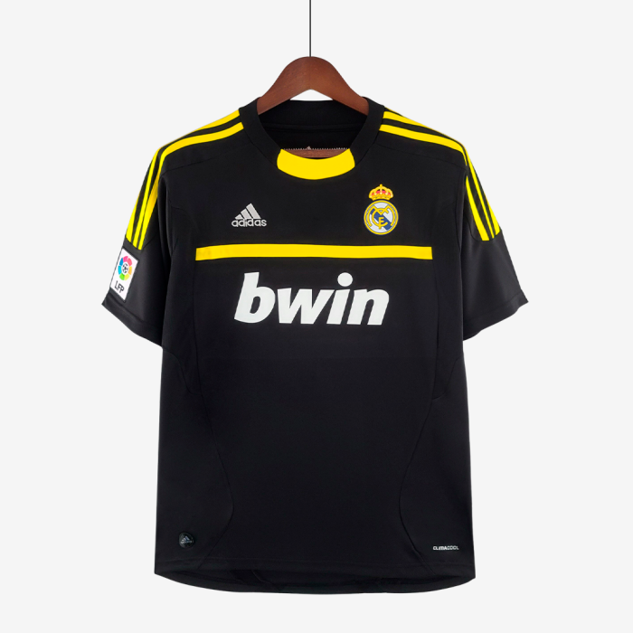 Real Madrid 2011/12 Goalkeeper Jersey – Retro Version - Image 1