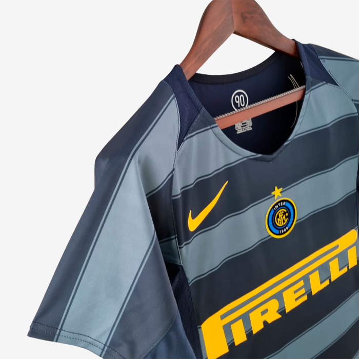 Inter Milan 2004/05 Third Jersey – Retro Version - Image 3