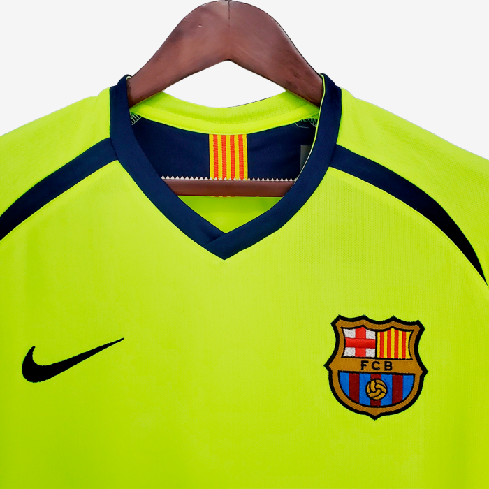 Barcelona 2005/06 Away Jersey – Retro Version - Image 3