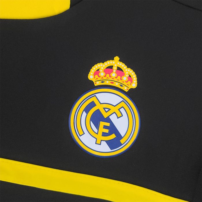 Real Madrid 2011/12 Goalkeeper Jersey – Retro Version - Image 3