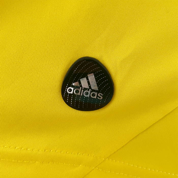 Real Madrid 2011/12 Goalkeeper Jersey – Retro Version - Image 3