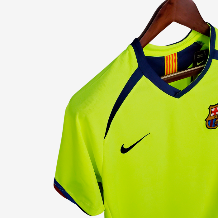 Barcelona 2005/06 Away Jersey – Retro Version - Image 4