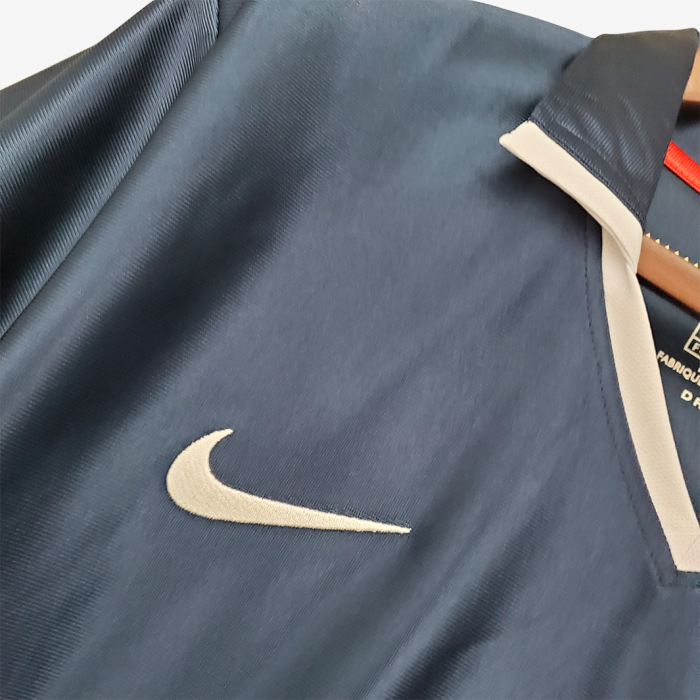 Paris Saint-Germain (PSG) 2001/02 Home Jersey – Retro Version - Image 7