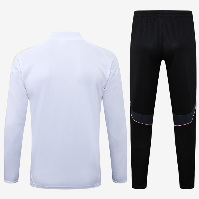 Juventus 2025/26 Tracksuit - Image 4