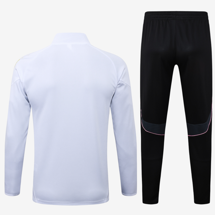 Juventus 2025/26 Tracksuit - Image 4