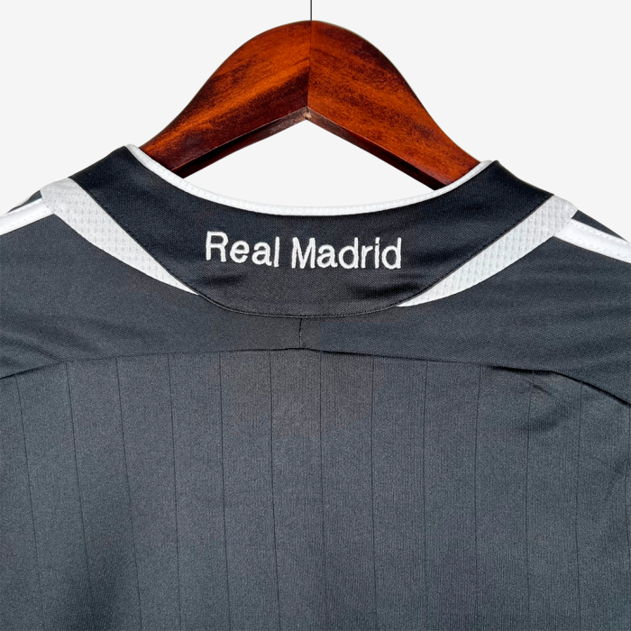 Real Madrid 2006/07 Away Jersey Long Sleeve – Retro Version - Image 6