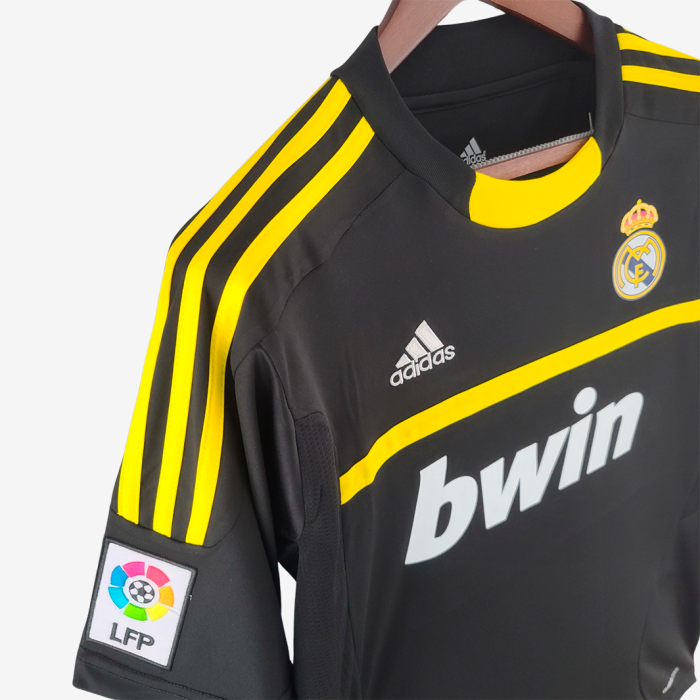 Real Madrid 2011/12 Goalkeeper Jersey – Retro Version - Image 6