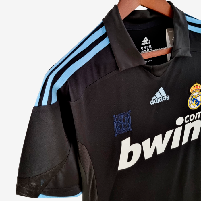 Real Madrid 2009/10 Away Jersey – Retro Version - Image 6