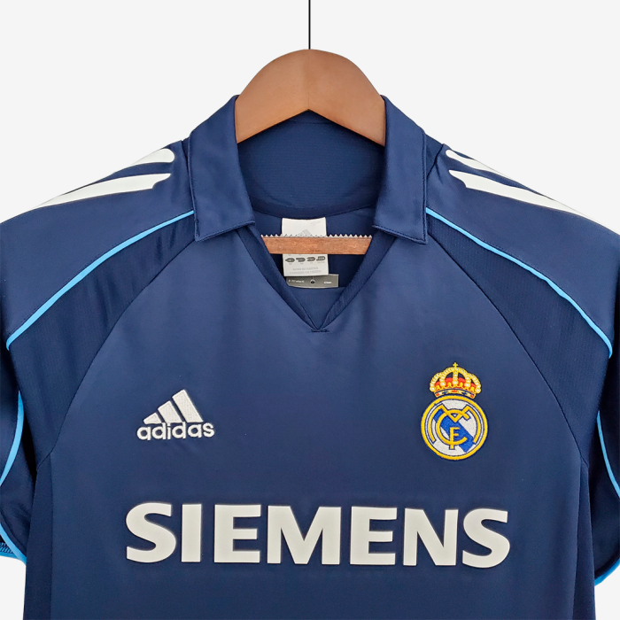 Real Madrid 2005/06 Third Jersey – Retro Version - Image 7