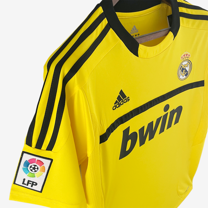 Real Madrid 2011/12 Goalkeeper Jersey – Retro Version - Image 7
