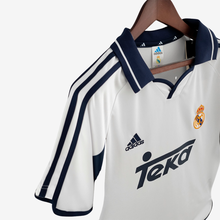 Real Madrid 2000/01 Away Jersey – Retro Version - Image 7