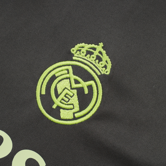 Real Madrid 2025/26 Kit Training - Image 6