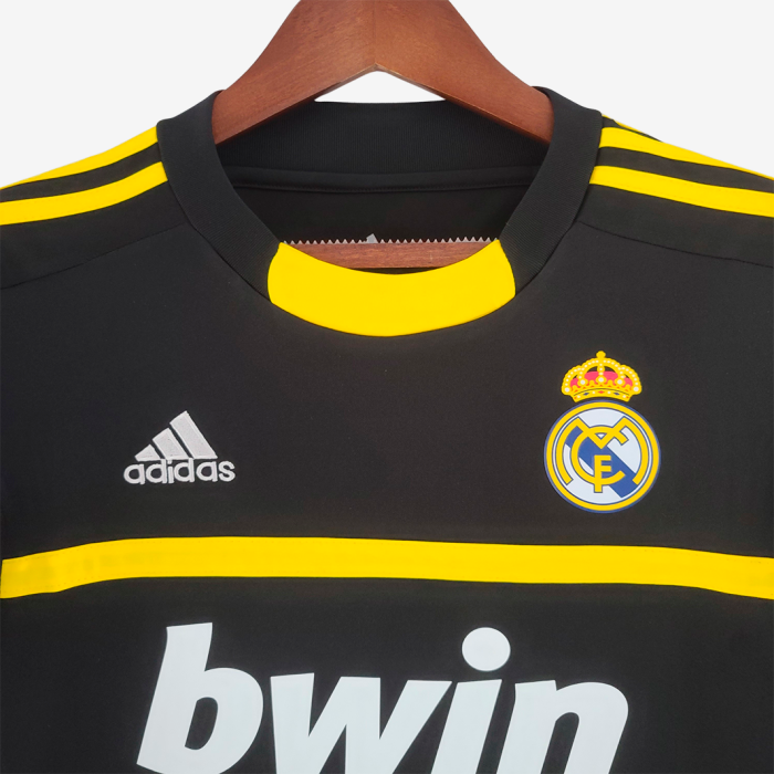 Real Madrid 2011/12 Goalkeeper Jersey – Retro Version - Image 9