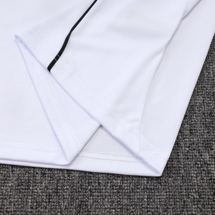 Manchester United 2025/26 Kit Training - Image 8