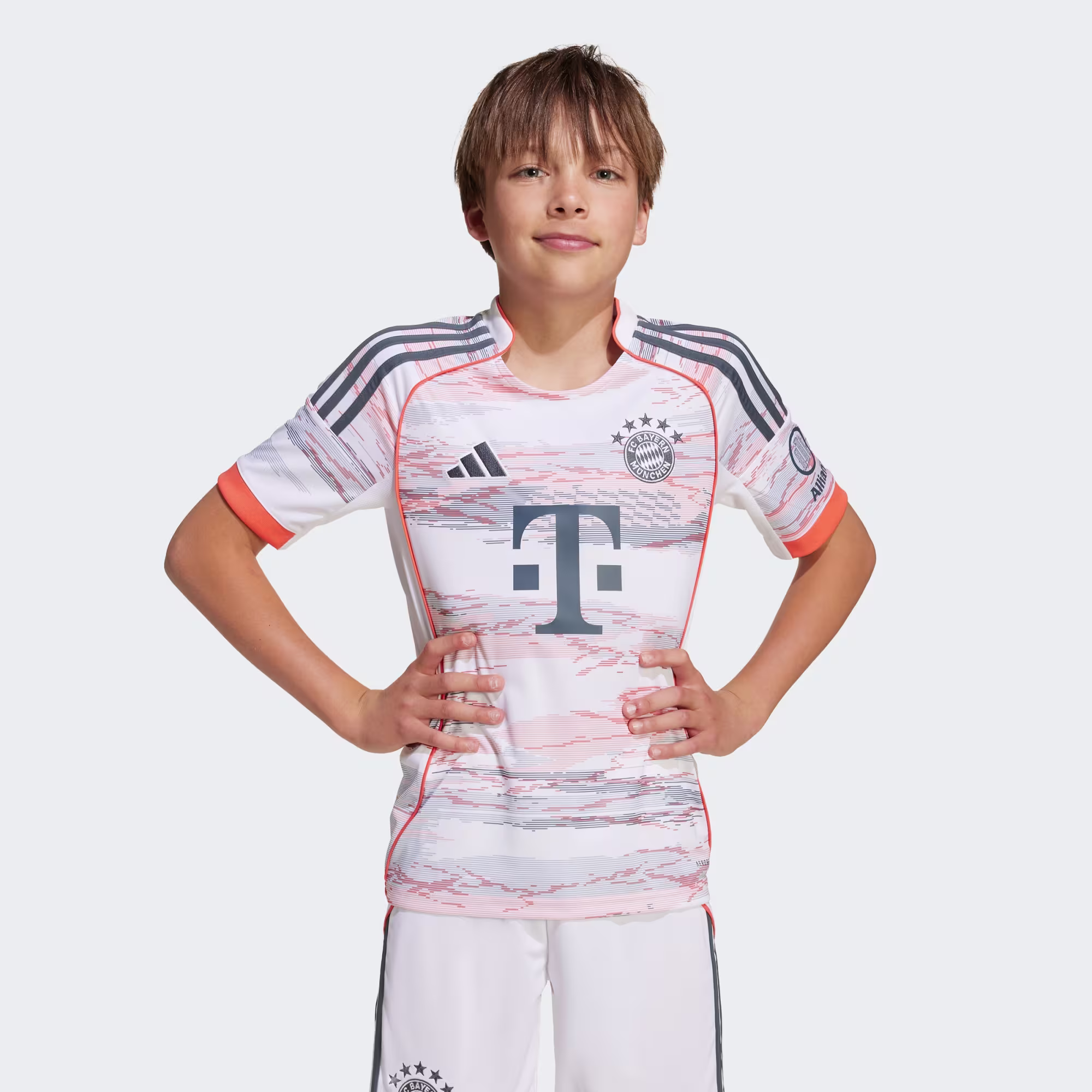 FC_Bayern_25-26_Away_Jersey_Kids_White_JN8524_21_model Bayern Munich 2025/26 Away – Kit Kids - Image 1