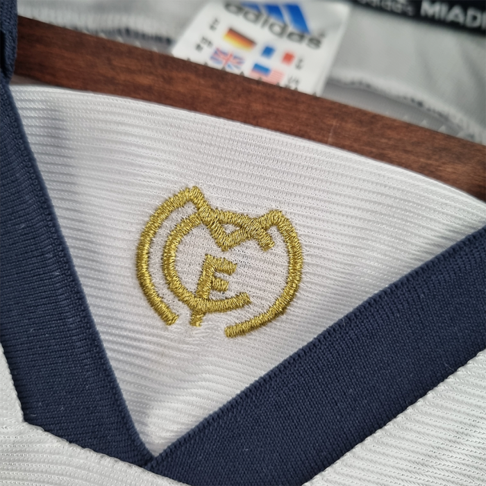 Real Madrid 2000/01 Home Jersey – Retro Version - Image 12