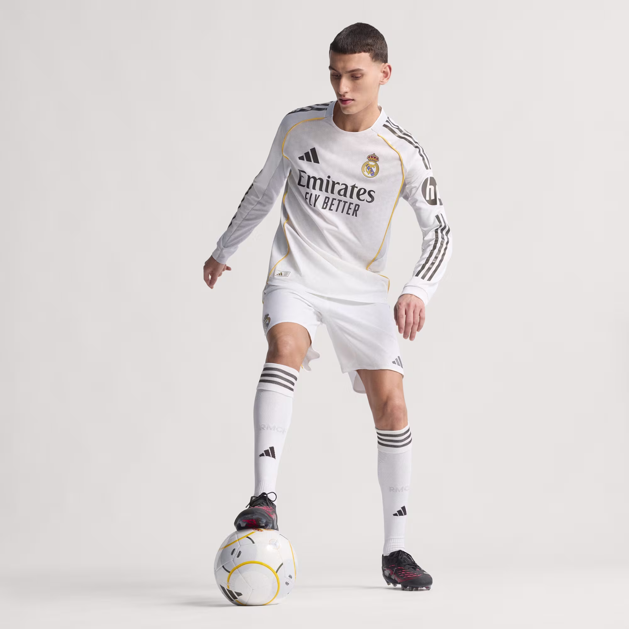 Real Madrid 2025/26 Home Jersey Long Sleeve – Player Version - Image 3