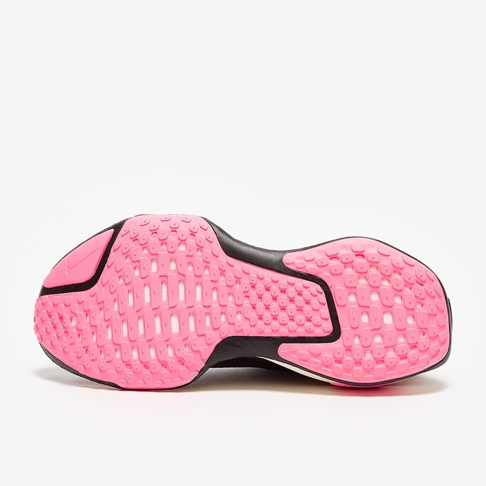Nike Invincible Run 3 Earth/Pink Spell-Black-Wheat Gold - Image 4